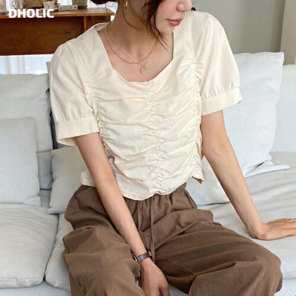 ギャザースクエアブラウス・全4色・t61912 レディース 【bl】 韓国 ファッション トップス ブラウス 半袖 ギャザー スクエアネック ショートスリーブ かわいい ガーリー フェミニン 体型カバー スリム 夏 春