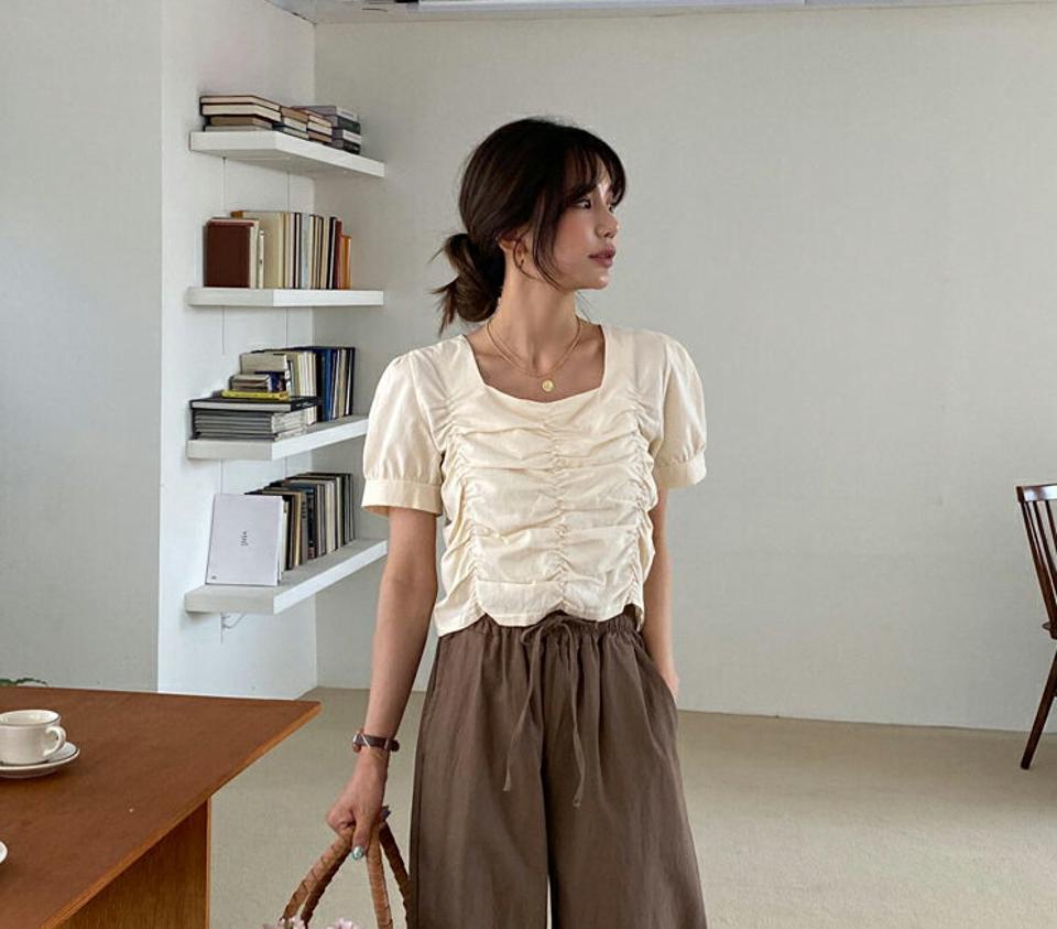 ギャザースクエアブラウス・全4色・t61912 レディース 【bl】 韓国 ファッション トップス ブラウス 半袖 ギャザー スクエアネック ショートスリーブ かわいい ガーリー フェミニン 体型カバー スリム 夏 春