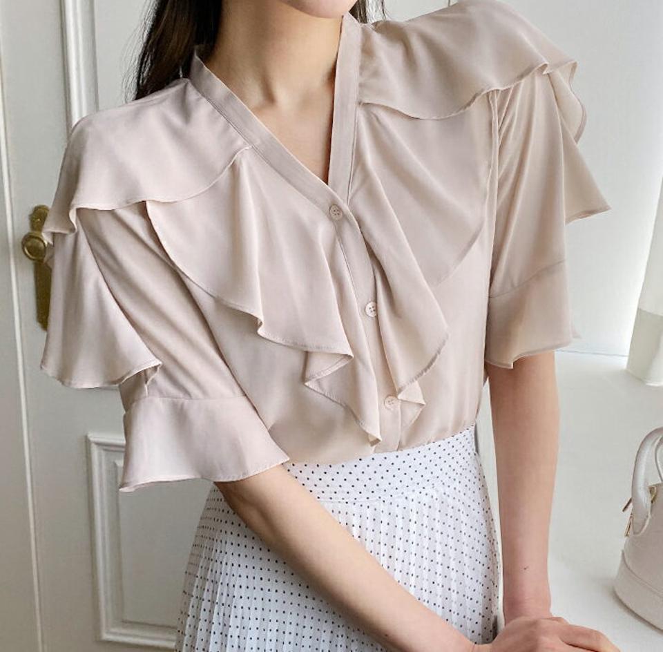 フリルネックボタンブラウス・全3色・b61916 レディース 【bl】【韓国 ファッション トップス ブラウス 半袖 フリル ボリューム Vネック デコルテ フレアスリーブ シフォン 体型カバー スリム ベーシック 無地 ガーリー 夏 春】