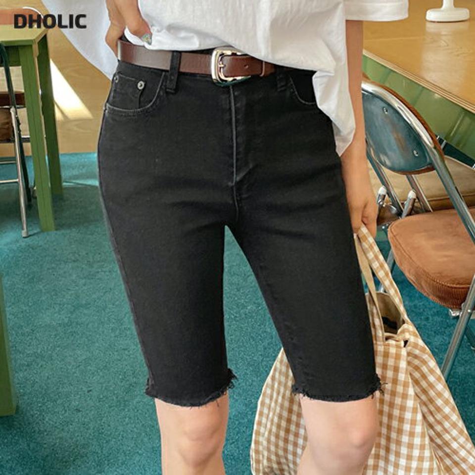 ブラックハーフデニムパンツ・全1色・t61928 レディース 【pt】 韓国 ファッション ボトムス ショート ショートパンツ ショートスキニー スキニー スリム カットオフ フィット 美脚 体型カーバー ハーフ丈 バミューダパンツ 夏 春