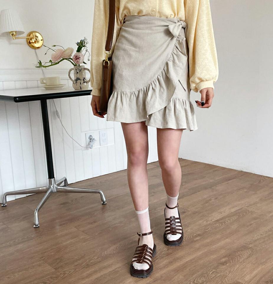 ラップフリルミニスカート・全2色・b63872 レディース 【sk】【韓国 ファッション ボトムス スカート ミニ ミニスカート ニットスカート Aライン リボン ラップ フリル ボリューム ガーリー フェミニン 体型カーバー 春 夏】【NIJU】