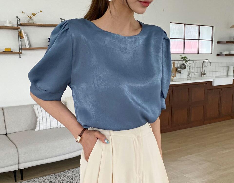 サテンラウンドパフブラウス・全5色・t63435 レディース 【bl】【韓国 ファッション トップス ブラウス 半袖 フェミニン カジュアル サテン 5分丈 パフスリーブ シルキー ラウンドネック 体型カバー スリム ボリューム 夏 春】