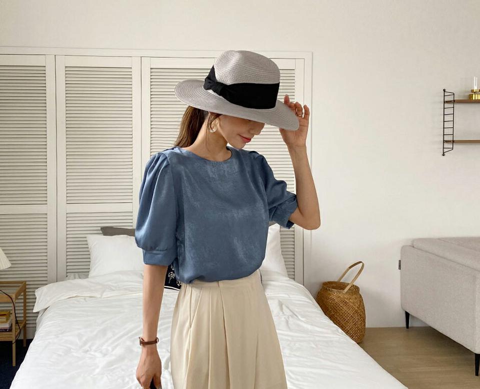 サテンラウンドパフブラウス・全5色・t63435 レディース 【bl】【韓国 ファッション トップス ブラウス 半袖 フェミニン カジュアル サテン 5分丈 パフスリーブ シルキー ラウンドネック 体型カバー スリム ボリューム 夏 春】