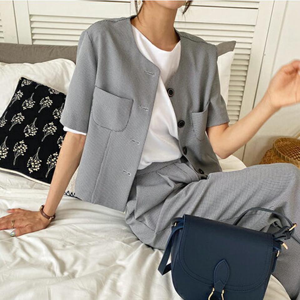 ハウンドトゥースブラウス・全2色・t63446 レディース 【bl】 韓国 ファッション トップス ブラウス 半袖 ハウンドトゥース ボタン ノーカラー ラウンドネック 体型カバー スリム ベーシック 無地 ガーリー 夏 春