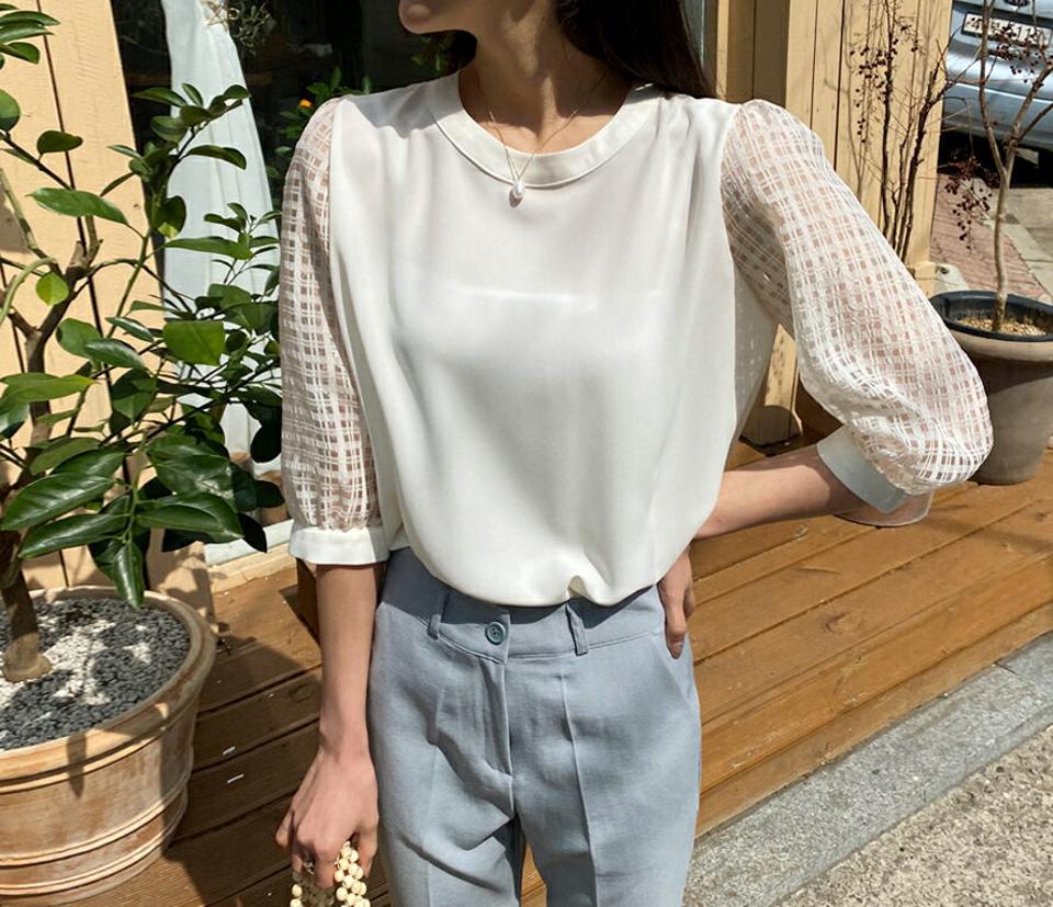 チェックシアースリーブブラウス・全3色・57283 レディース 【bl】【韓国 ファッション トップス ブラウス 半袖 チェック柄 シースルー 7分袖 パール ラウンドネック ボリューム フェミニン 体型カバー スリム 細身 夏 春】