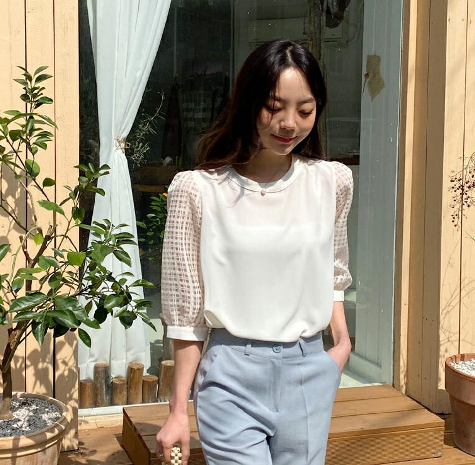 チェックシアースリーブブラウス・全3色・57283 レディース 【bl】【韓国 ファッション トップス ブラウス 半袖 チェック柄 シースルー 7分袖 パール ラウンドネック ボリューム フェミニン 体型カバー スリム 細身 夏 春】