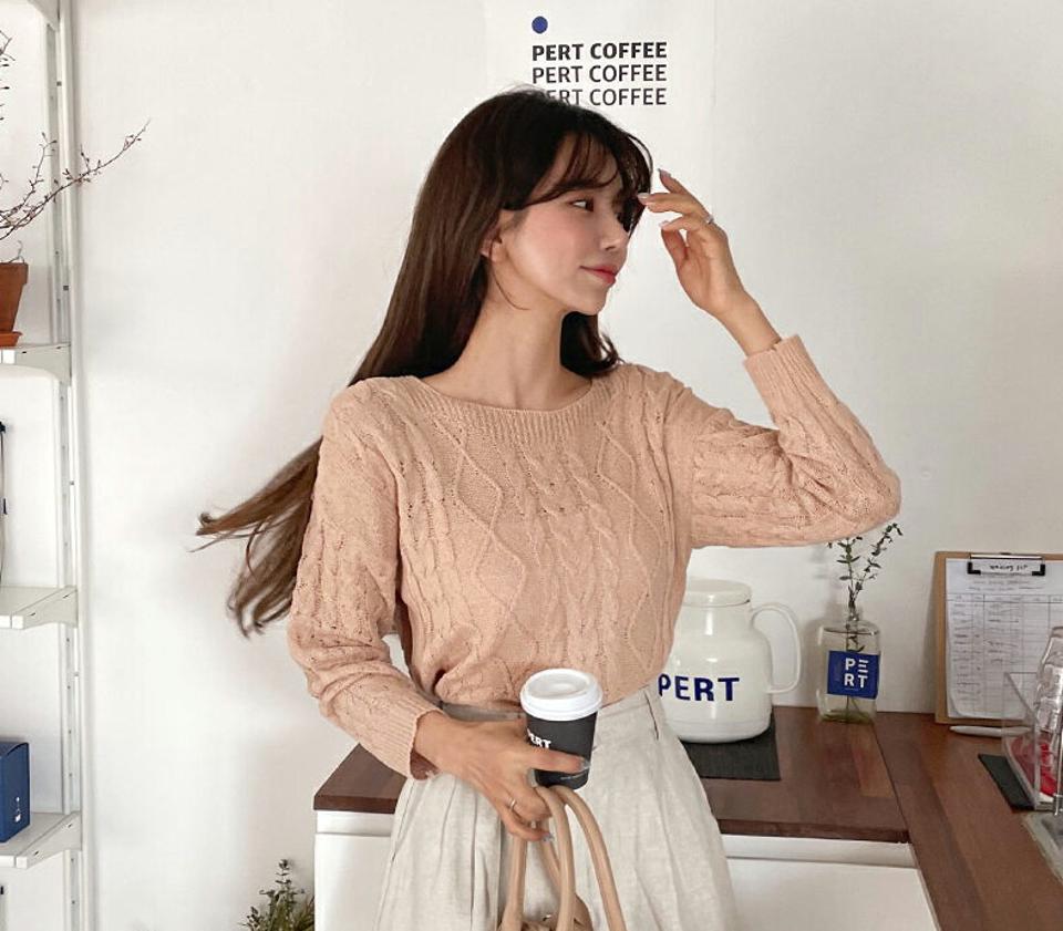ボートネックツイストニット・全4色・t65252 レディース 【tops】【韓国 ファッション トップス ニット 長袖 カジュアル ツイスト編 ボートネック スリム フィット シンプル ラウンドネック 細身 体型カバー フェミニン 夏 春】
