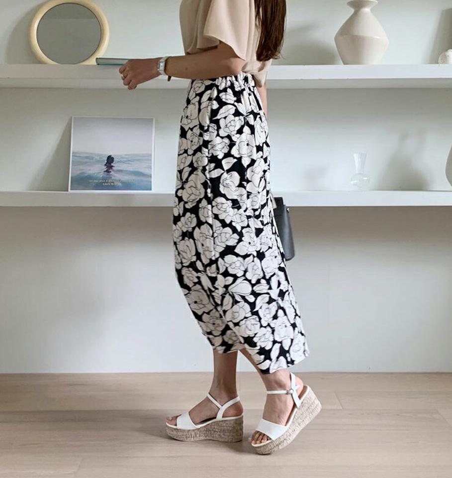 フローラルフレアスカート・全2色・b68126 レディース 【sk】【スカート ロング ロングスカート フレア 花柄 フラワー モダン シック 大人 きれいめ 春 夏 秋 韓国 ファッション】【ハイホリHIHOLLI】