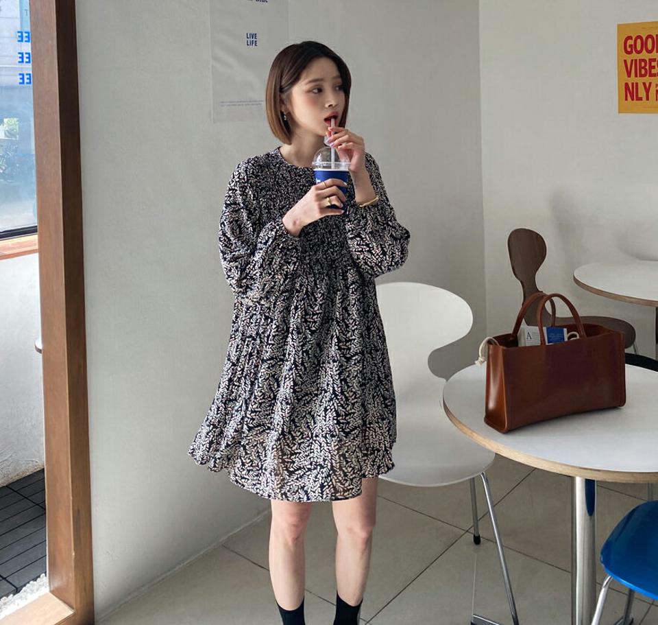 ストラップ付シャーリングパターンワンピース・全2色・e65226 レディース 【ops】 韓国ファッション ワンピース ミニ ミニワンピース 長袖 シャーリング フィット パターン ラウンドネック セット ストライプ シフォン 体型カバー 細身 夏 春