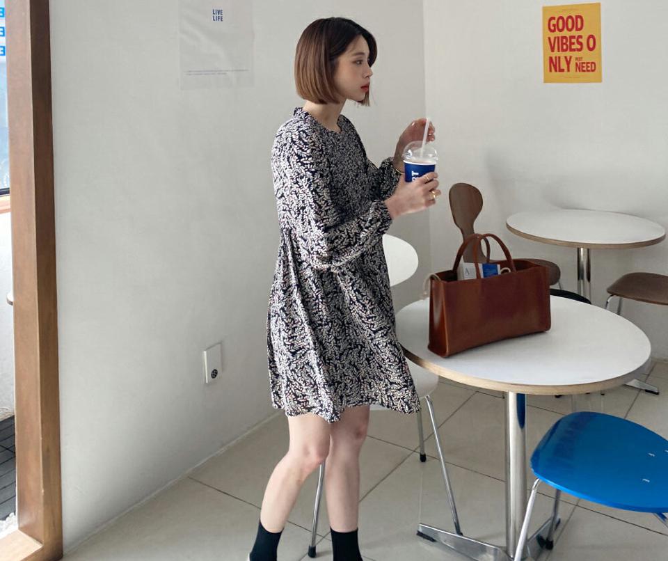 ストラップ付シャーリングパターンワンピース・全2色・e65226 レディース 【ops】 韓国ファッション ワンピース ミニ ミニワンピース 長袖 シャーリング フィット パターン ラウンドネック セット ストライプ シフォン 体型カバー 細身 夏 春