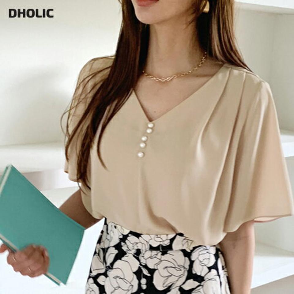 フェイクパールフレアスリーブブラウス・全3色・t68110 レディース 【bl】 トップス ブラウス フレアスリーブ フレア 半袖 ハーフスリーブ パールボタン 単色 無地 シンプル 上品 大人 きれいめ デート 春 夏 韓国 ファッション ハイホリHIHOLLI