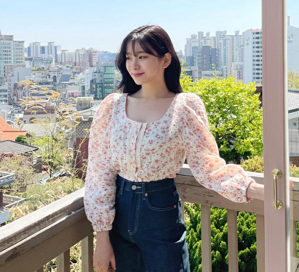 クロップド花柄ブラウス・全2色・t63972 レディース 【bl】【韓国 ファッション トップス ブラウス 長袖 クロップド丈 小花柄 花柄 フラワー スクエアネック ルーズ ゆったり ガーリー 体型カバー 細身 かわいい 春 夏】【NIJU】