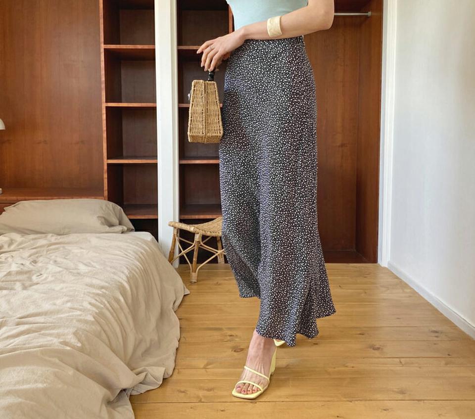 小花柄ロングスカート・全3色・t65095 レディース 【sk】【韓国 ファッション ボトムス スカート ロング ロングスカート 小花柄 花柄 フラワー フレア フェミニン 体型カバー 細身 カジュアル ベーシック 夏 春】