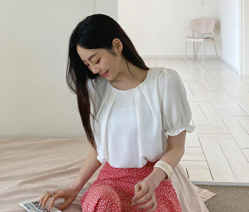 ラウンドタックブラウス・全3色・65096 レディース 【bl】【韓国 ファッション トップス ブラウス 半袖 ゴム ラウンドネック かわいい ボリューム フェミニン 体型カバー スリム 細身 夏 春】