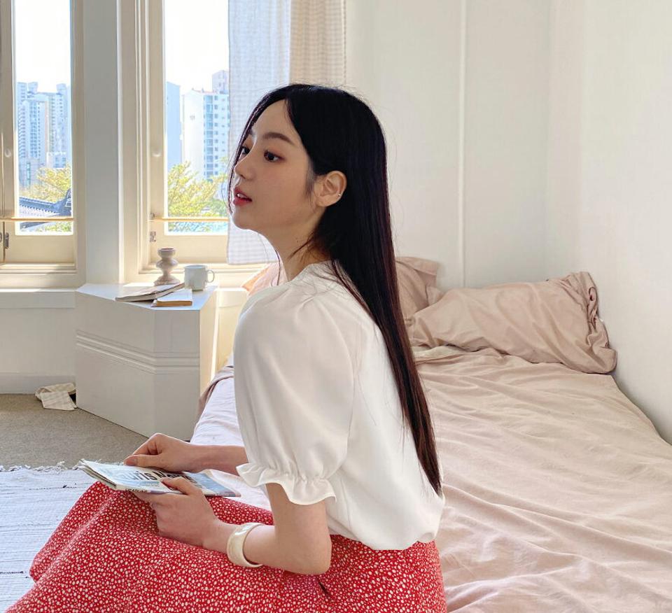 ラウンドタックブラウス・全3色・65096 レディース 【bl】【韓国 ファッション トップス ブラウス 半袖 ゴム ラウンドネック かわいい ボリューム フェミニン 体型カバー スリム 細身 夏 春】