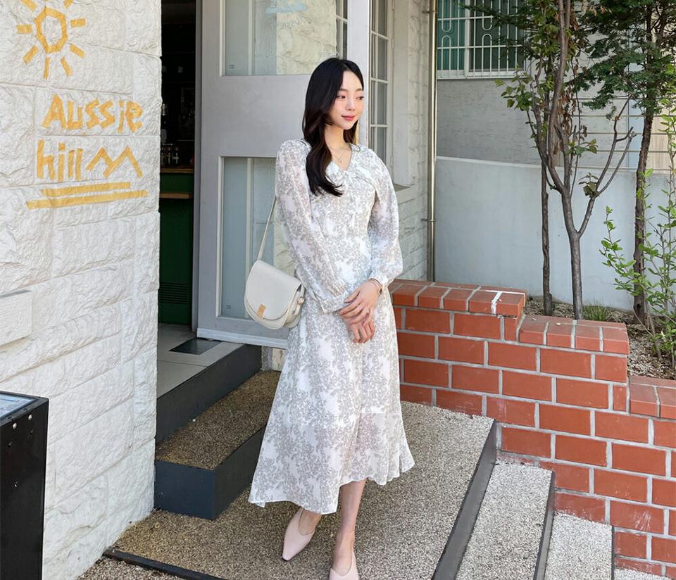 フリルカラーフローラルワンピース・全2色・t61921 レディース 【ops】 韓国 ファッション ワンピース ロング ロングワンピース 長袖 大きい 襟 フリルカラー ビックカラー フレア 花柄 フラワー パターン リボン Vネック シフォン 夏 春