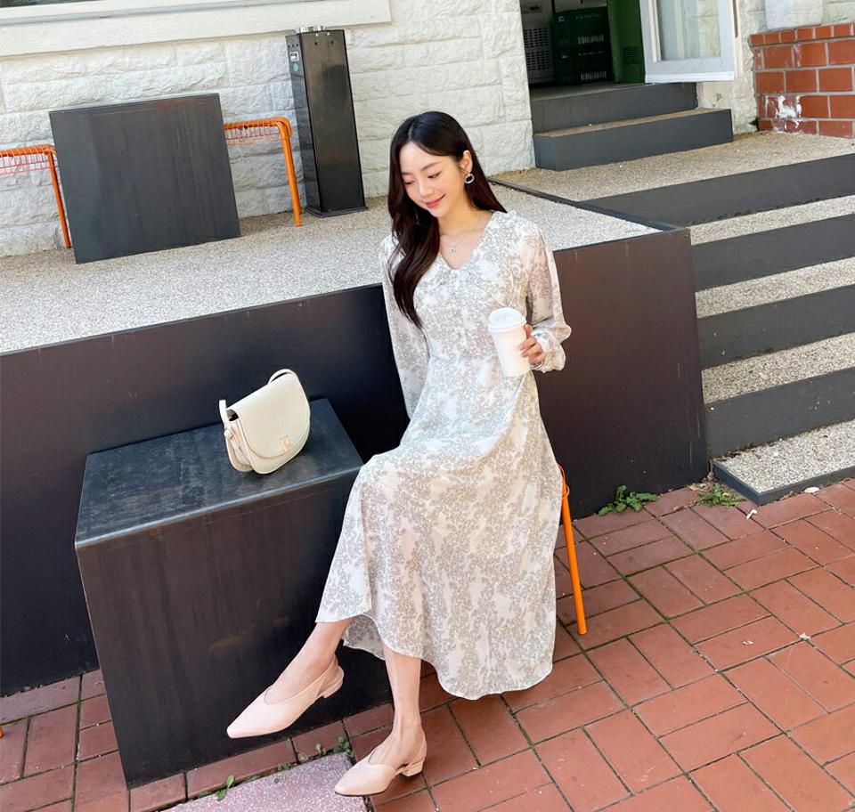 フリルカラーフローラルワンピース・全2色・t61921 レディース 【ops】 韓国 ファッション ワンピース ロング ロングワンピース 長袖 大きい 襟 フリルカラー ビックカラー フレア 花柄 フラワー パターン リボン Vネック シフォン 夏 春