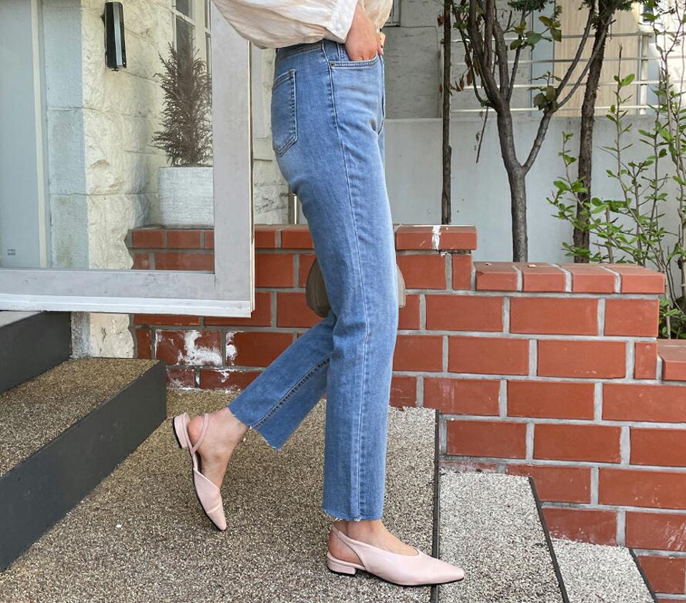 【只今10%OFF】スリムストレートデニムパンツ・全1色・t61927 レディース 【pt】【韓国 ファッション ボトムス ロング ロングパンツ ロングデニム デニム スリム ストレート カットオフ フィット 美脚 体型カーバー 10分丈 十分丈 夏 春】