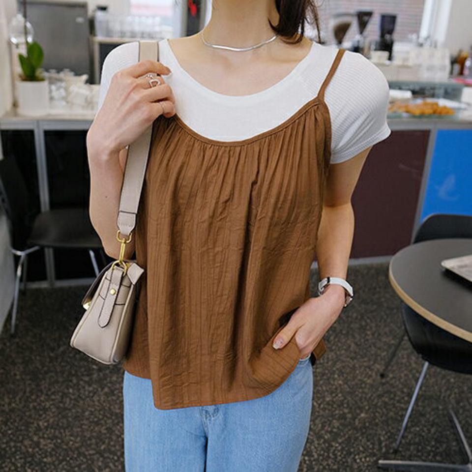 ギャザースリーブレス・全3色・t61943 レディース 【tops】 韓国 ファッション トップス スリーブレス ノースリーブ ギャザー ボリューム スクエアネック フィット スリム 細身 体型カバー フェミニン 夏 春