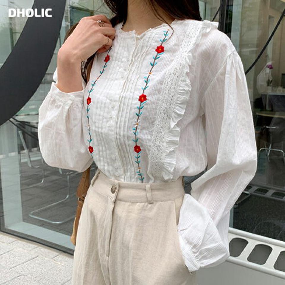 【全品10%OFF】花柄刺繍ボタンブラウス・全2色・t61952 レディース 【bl】【韓国 ファッション トップス ブラウス 長袖 花柄 フラワー パターン 刺繍 ピンタック レース ラウンドネック 体型カバー スリム 細身 ボリューム 夏 春】