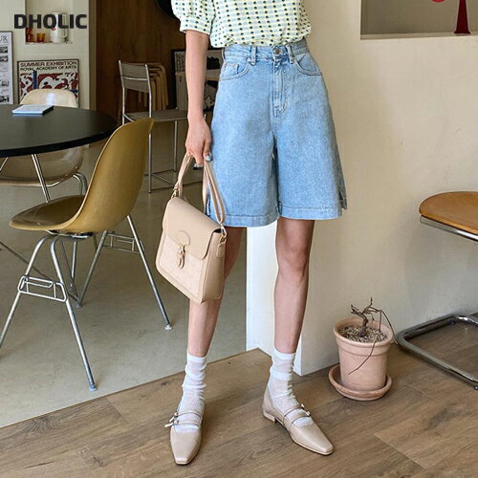 スリットデニムショートパンツ・全1色・t63527 レディース 【pt】 韓国 ファッション ボトムス ショート ショートパンツ デニムパンツ Aライン デニム ワイド ストレート 美脚 体型カバー 細身 ハイウエスト カジュアル 夏 春