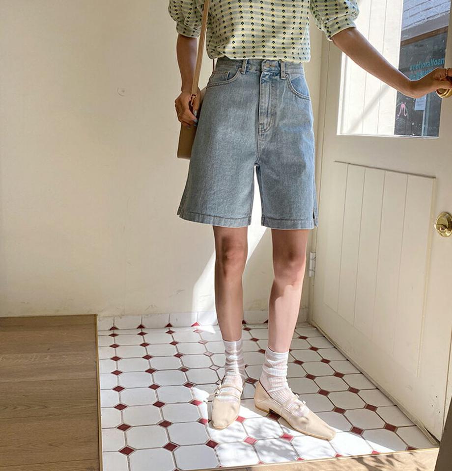 スリットデニムショートパンツ・全1色・t63527 レディース 【pt】 韓国 ファッション ボトムス ショート ショートパンツ デニムパンツ Aライン デニム ワイド ストレート 美脚 体型カバー 細身 ハイウエスト カジュアル 夏 春