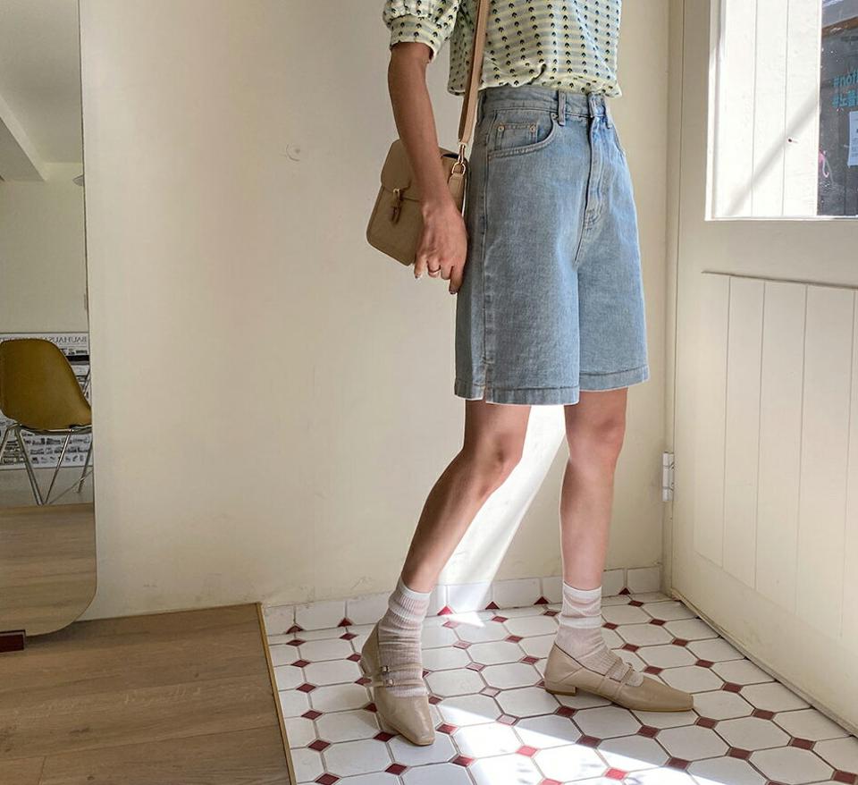 スリットデニムショートパンツ・全1色・t63527 レディース 【pt】 韓国 ファッション ボトムス ショート ショートパンツ デニムパンツ Aライン デニム ワイド ストレート 美脚 体型カバー 細身 ハイウエスト カジュアル 夏 春