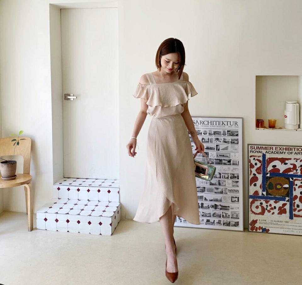 フリルオープンショルダーブラウ&スカートSET・全4色・t63520 レディース 【ops】 韓国 ファッション ワンピース ロング ロングワンピース 半袖 フェミニン セットアップ ブラウス オープンショルダー フリル スカート 体型カバー ビーチ 夏 春