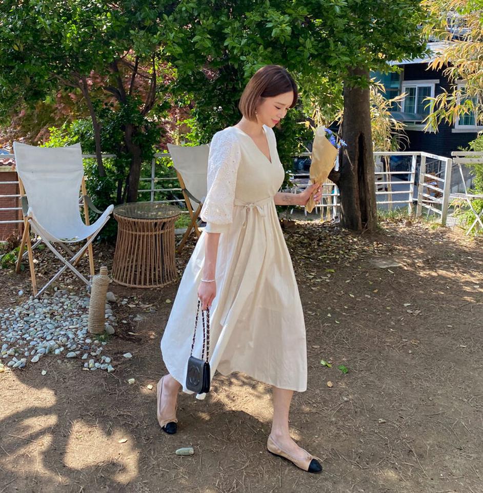 Vネックレースパフワンピース・全2色・e63518 レディース 【ops】 韓国 ファッション ワンピース ロング ロングワンピース 半袖 アイレット レース Vネック パフスリーブ デコルテ 7分丈 フレア リボン 体型カバー 細身 Aライン 夏 春