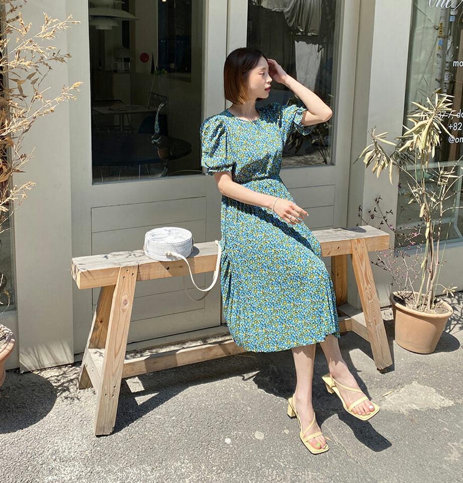 花柄ププリーツロングワンピース・全2色・e63517 レディース 【ops】【韓国 ファッション ワンピース ロング ロングワンピース 半袖 花柄 フラワー パターン プリーツ ラウンドネック ゴム 5分丈 パフスリーブ 体型カバー 細身 夏 春】