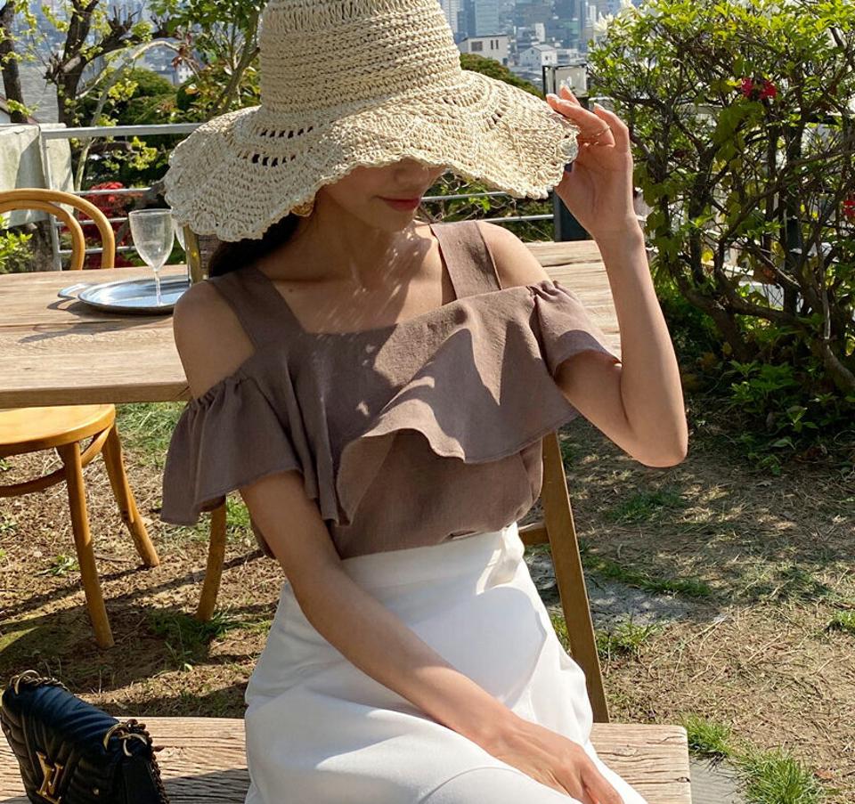 フリルオープンショルダーブラウス・全4色・t63519 レディース 【bl】 韓国 ファッション トップス ブラウス 半袖 フリル オープンショルダー ボリューム 体型カバー スリム 細身 ゆったり 無地 ビーチ 夏 春