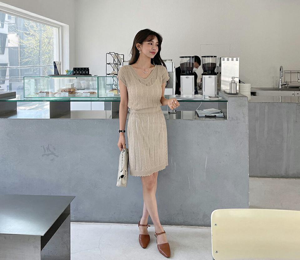 シアーニット&スカートSET・全2色・e65264 レディース 【ops】【韓国 ファッション ワンピース ミディ ミディワンピース 半袖 シアー ニット セットアップ Vネック フレンチスリーブ スカート Hライン 体型カバー 細身 フェミニン 夏 春】