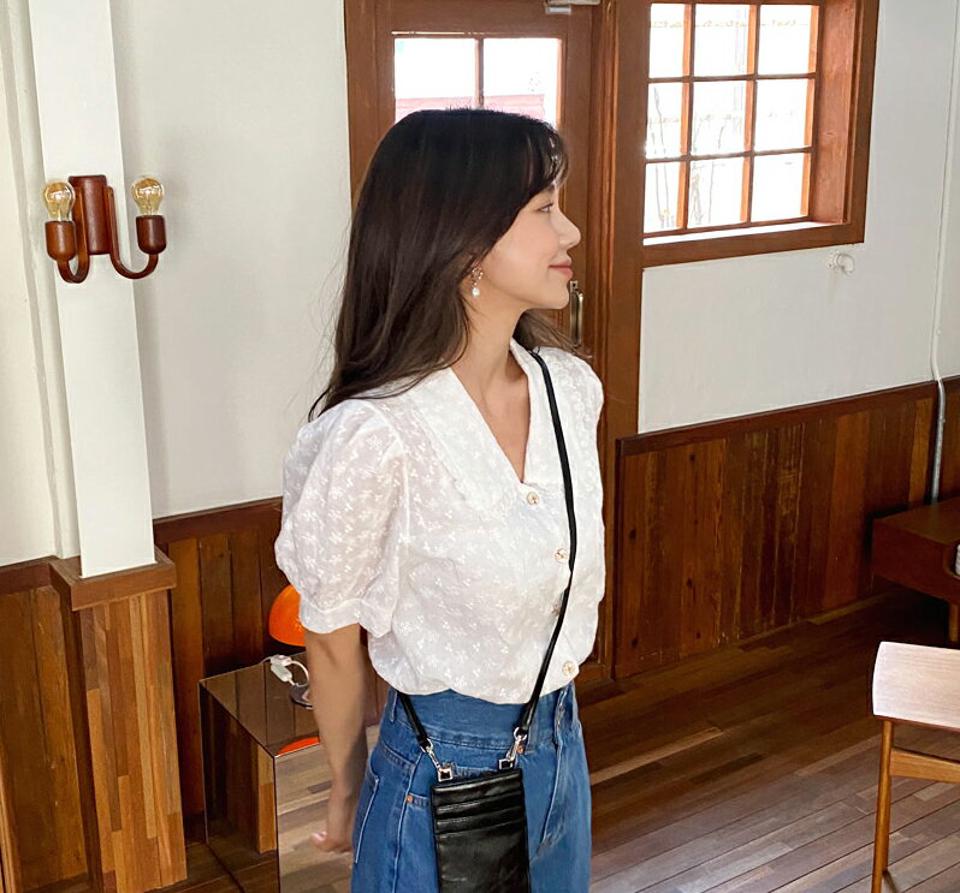 アイレットレースカラーブラウス・全3色・b65306 レディース 【bl】【韓国 ファッション トップス ブラウス 半袖 デコルテ アイレットレース 花柄 フラワー パターン Vネック レース 体型カバー スリム フィット 夏 春】