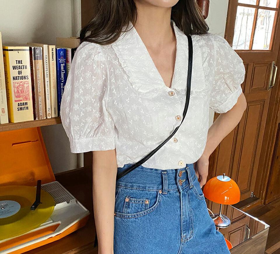 アイレットレースカラーブラウス・全3色・b65306 レディース 【bl】【韓国 ファッション トップス ブラウス 半袖 デコルテ アイレットレース 花柄 フラワー パターン Vネック レース 体型カバー スリム フィット 夏 春】