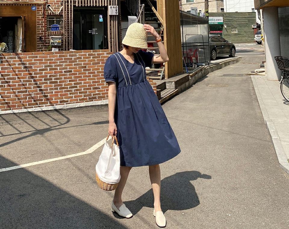 刺繍Vネックパフワンピース・全2色・b65273 レディース 【ops】【韓国 ファッション ワンピース ロング ロングワンピース 半袖 刺繍 Vネック ボリューム ギャザー デコルテ Aライン 体型カバー 細身 フェミニン 夏 春】