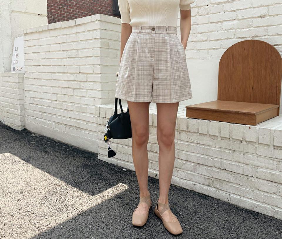 チェックショートパンツ・全2色・t65277 レディース 【pt】 韓国 ファッション ボトムス ショート ショートパンツ ワイド ワイドパンツ チェック Aライン ツータック スリム ストレート 美脚 体型カーバー 細身 夏 春
