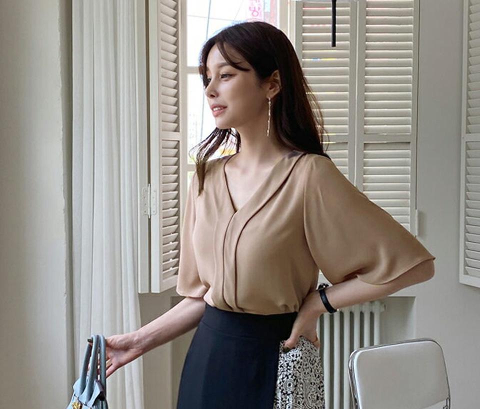 ディテールVネックブラウス・全3色・t68155 レディース 【bl】 トップス ブラウス 半袖 ハーフスリーブ Vネック シフォン 単色 無地 シンプル オフィスカジュアル 春 夏 韓国 ファッション ハイホリHIHOLLI