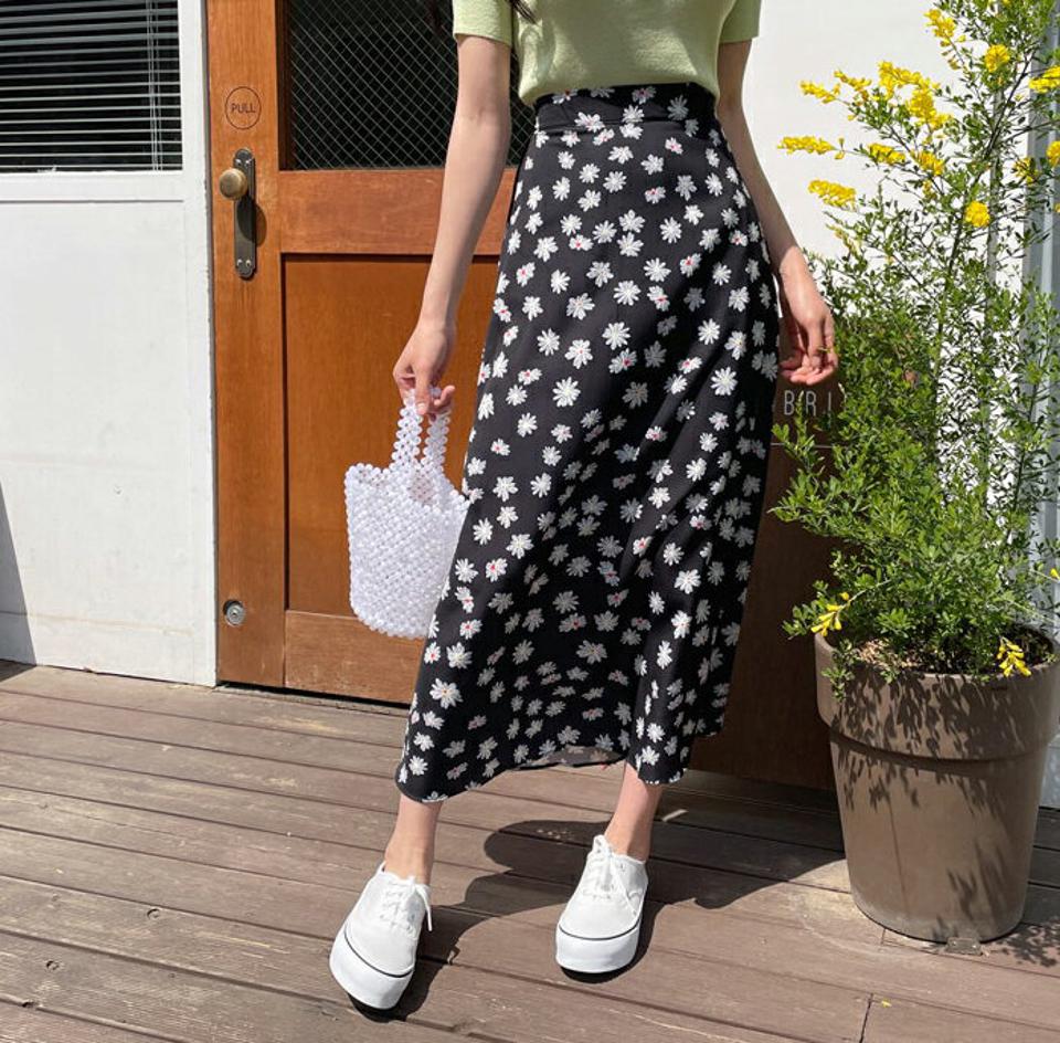 バックゴムフローラルスカート・全2色・b64048 レディース 【sk】【韓国 ファッション ボトムス スカート ロング ロングスカート 花柄 フラワー パターン フローラル Aライン フェミニン カジュアル デイリー 体型カバー 細身 春 夏】【NIJU】