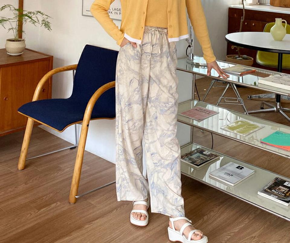 【只今10%OFF】マーブリングドロストパンツ・全2色・t63994 レディース 【pt】【韓国 ファッション ボトムス パンツ ロング ロングパンツ デイリー イージー ワイド ストリング フィット ユニーク マーブリング パターン 細身 体型カーバー 10分丈 春 夏】【NIJU】