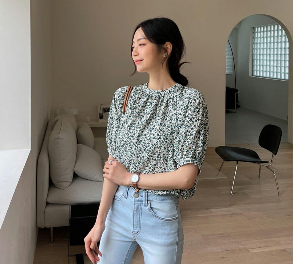 2WAYバンドカラー花柄ブラウス・全2色・b57305 レディース 【bl】【韓国 ファッション トップス ブラウス 半袖 小花柄 フェミニン 2WAY バンドカラー ラグランスリーブ 5分丈 パフスリーブ 体型カバー スリム フィット 夏 春】