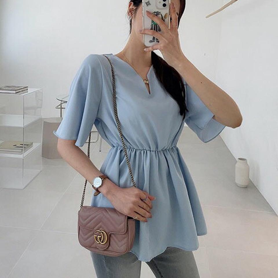 スリットネックフレアブラウス・全4色・t57303 レディース 【bl】【韓国 ファッション トップス ブラウス 半袖 デコルテ フレア フェミニン スリットネック ゴム 5分丈 フレアスリーブ 体型カバー スリム フィット 夏 春】