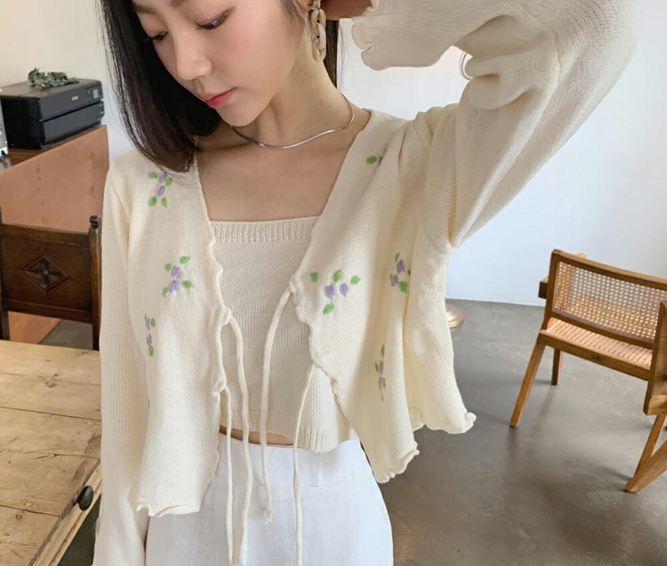 刺繍ニットカーデ&スリーブレスSET・全2色・t62008 レディース 【cd】【韓国 ファッション カーディガン カーデ 長袖 花柄 フラワー 刺繍 ニット セット Vネック リボン スリーブレス スクエアネック スリム フィット 細身 体型カバー 夏 春】