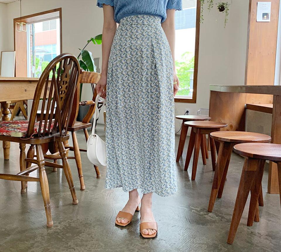 タックフローラルロングスカート・全2色・b61992 レディース 【sk】【韓国 ファッション ボトムス スカート ロング ロングスカート 花柄 フローラル パターン おしゃれ フェミニン スリム フィット 体型カバー 細身 夏 春】