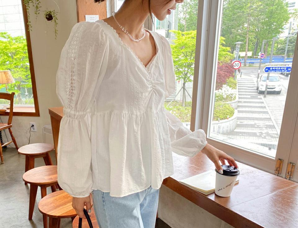 【全品10%OFF】レースハートネックブラウス・全2色・t61994 レディース 【bl】【韓国 ファッション トップス ブラウス 長袖 レース ハートネック デコルテ ギャザー ルーズ ボディ 体型カバー スリム フィット ボリューム ガーリー 夏 春】