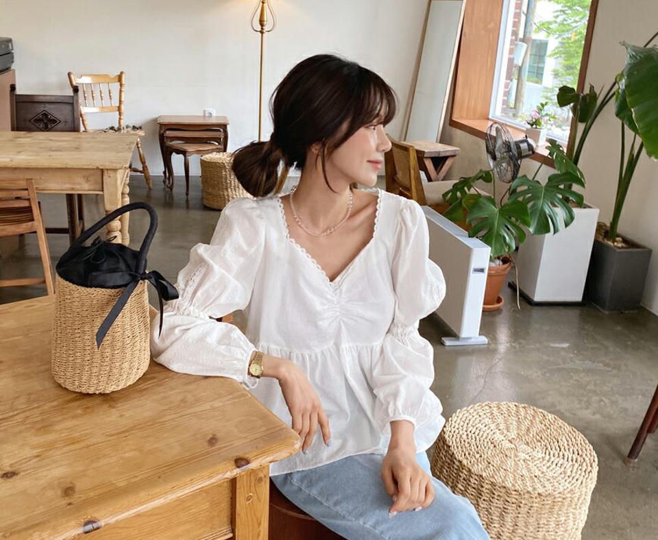 【全品10%OFF】レースハートネックブラウス・全2色・t61994 レディース 【bl】【韓国 ファッション トップス ブラウス 長袖 レース ハートネック デコルテ ギャザー ルーズ ボディ 体型カバー スリム フィット ボリューム ガーリー 夏 春】