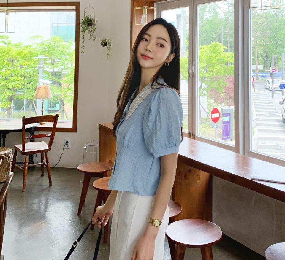 フェイクパールカラーブラウス・全3色・b61986 レディース 【bl】【韓国 ファッション トップス ブラウス 半袖 デコルテ パール 上品 配色 カラー 5分丈 パフスリー ギャザー 体型カバー スリム フィット ボリューム ガーリー 夏 春】