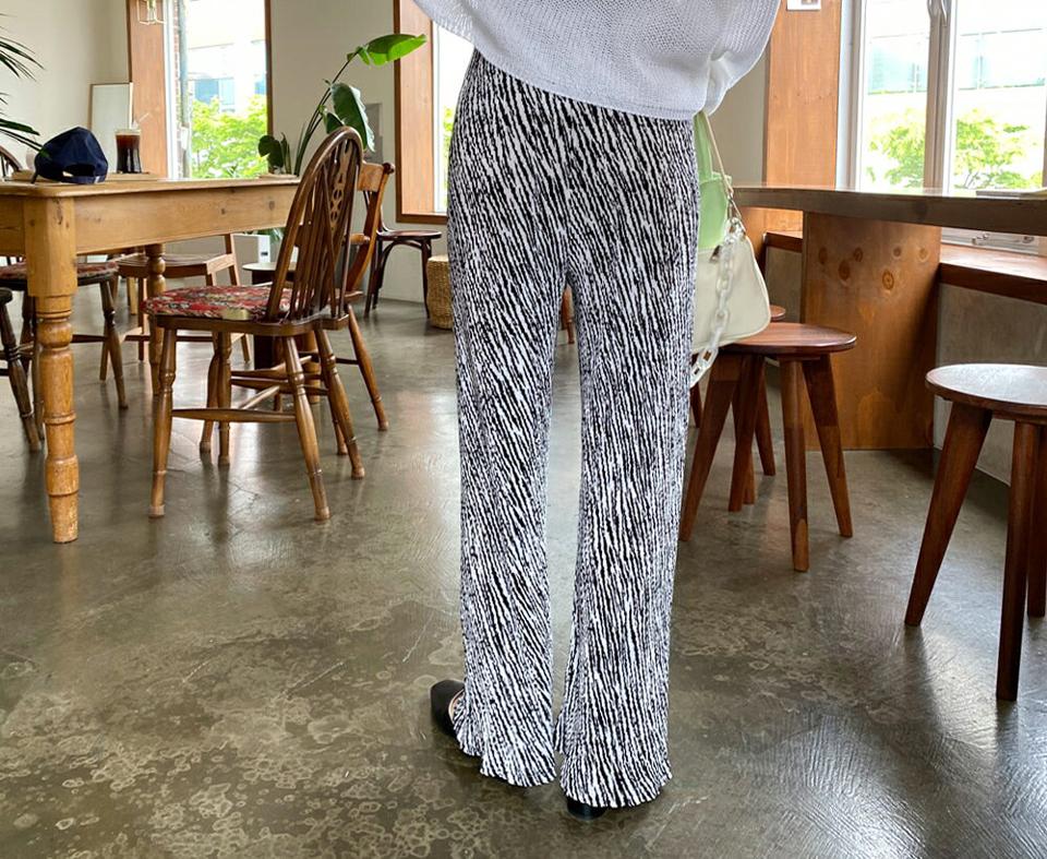 ゼブラパターンプリーツパンツ・全2色・t62014 レディース 【pt】 韓国 ファッション ボトムス ロング ロングパンツ 美脚 ゼブラ パターン ワイドパンツ プリーツ ストレート 10分丈 体型カーバー 細身 ハイウエスト 夏 春