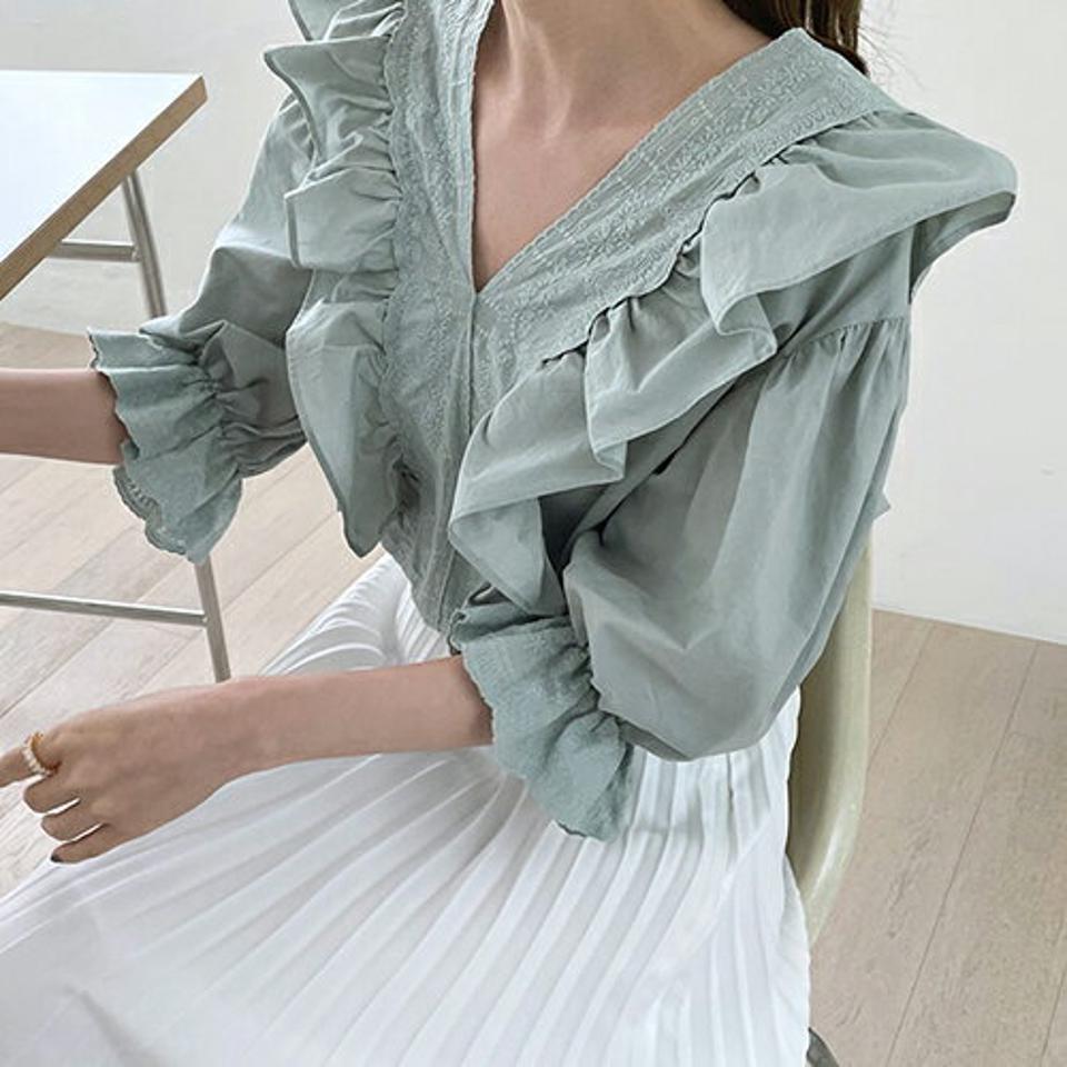 レースVネックフリルブラウス・全2色・b68237 レディース 【bl】【トップス ブラウス Vネック フリル レース ガーリー フェミニン 可愛い かわいい 半袖 ハーフスリーブ 春 夏 韓国 ファッション】【ハイホリHIHOLLI】