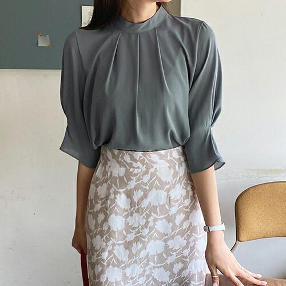 ハーフネックタックブラウス・全3色・t68325 レディース 【bl】 トップス ブラウス ハーフネック タック 七分丈 七分袖 7分丈 7分袖 半端丈 単色 無地 シンプル 大人 春 夏 秋 韓国 ファッション ハイホリHIHOLLI