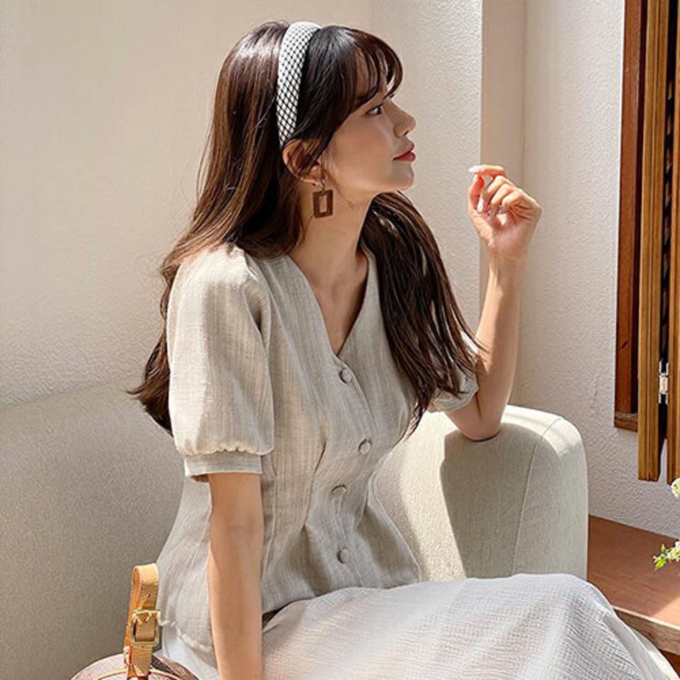 ヘリンボーンタックブラウス・全3色・t63579 レディース 【bl】【韓国 ファッション トップス ブラウス 半袖 へリンボーン リネンブレンド シック スリム Vネック 体型カバー ボリューム フェミニン 夏 春】